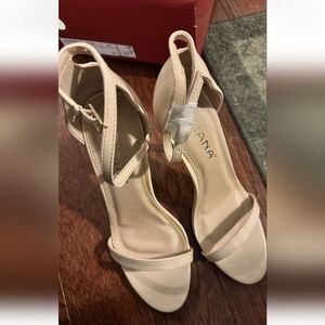 LILIANA Beige Nude Patent Ankle-Strap Heeled Stiletto Sandals Size 6.5 NIB